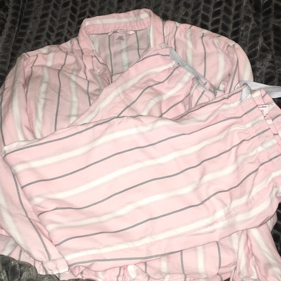 Victoria  Secret pajamas ❤️❤️💕 - Picture 2 of 7